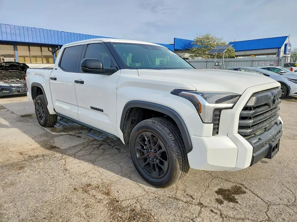 2023 TOYOTA TUNDRA SR5  