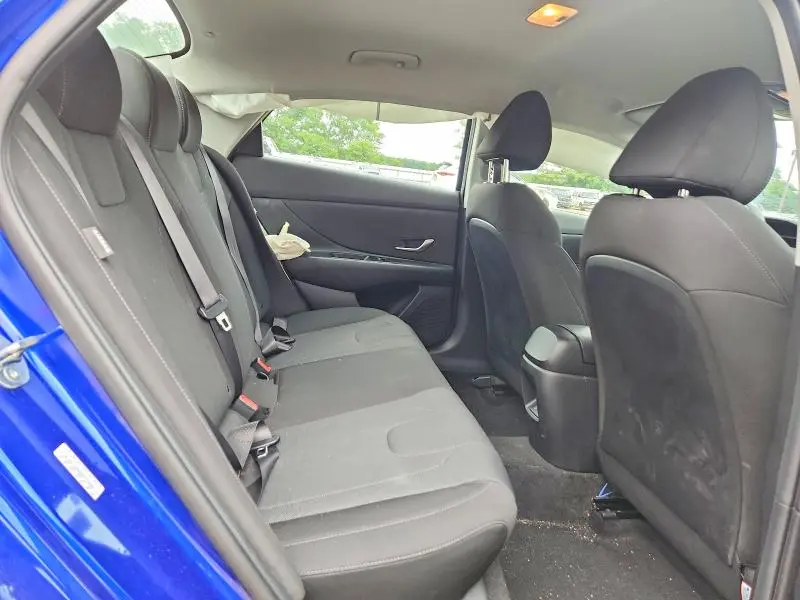 2024 HYUNDAI ELANTRA SE  