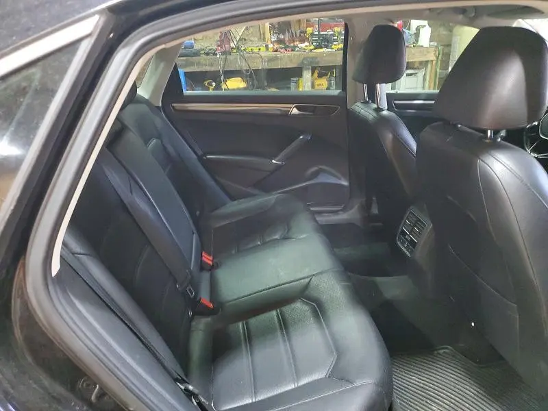 2017 VOLKSWAGEN PASSAT SE  