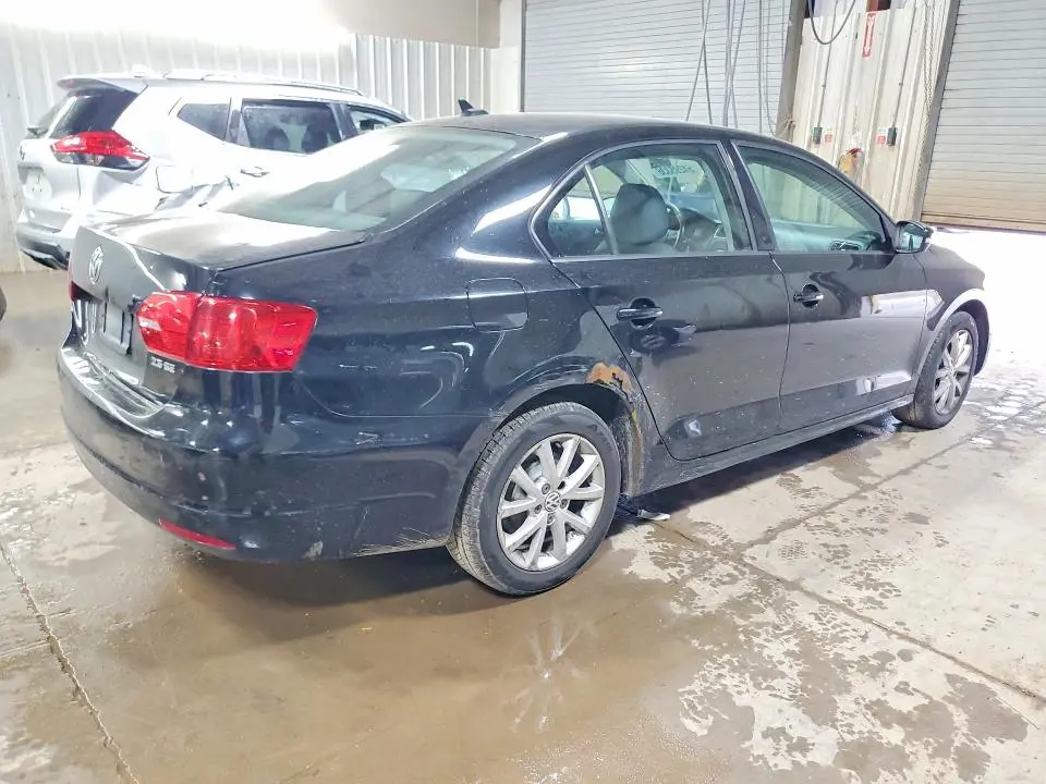 2011 VOLKSWAGEN JETTA SE  