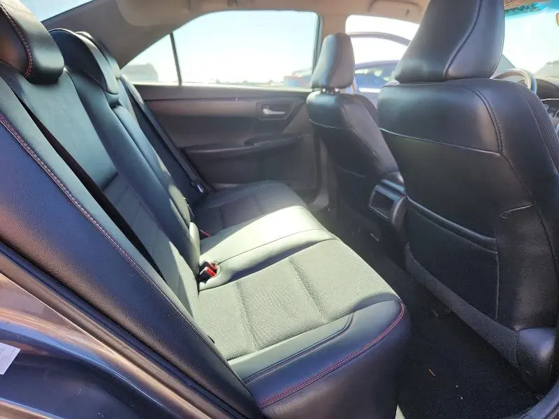 2016 TOYOTA CAMRY SE  