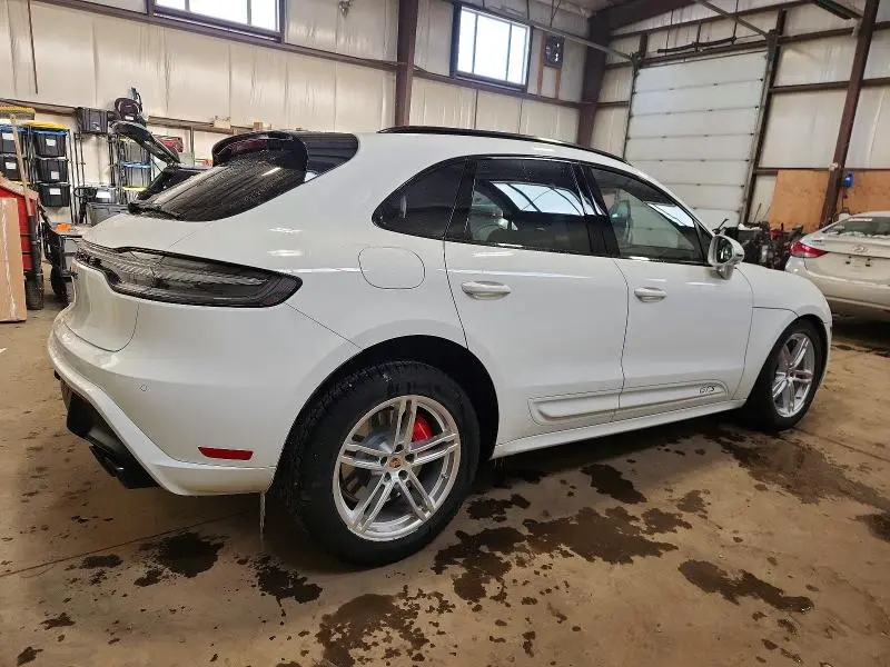 2024 PORSCHE MACAN GTS  
