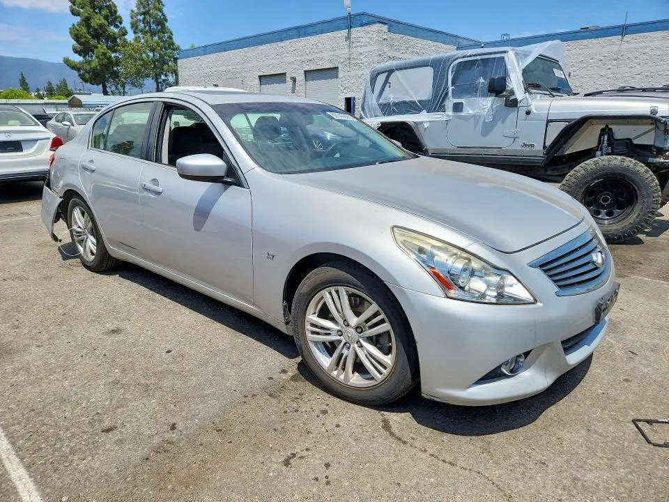2015 INFINITI Q40 BASE  
