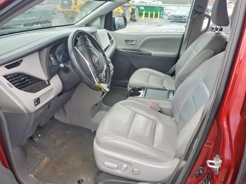 2019 TOYOTA SIENNA XLE 8-PASSENGER  