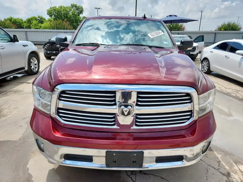 2016 RAM 1500 SLT  