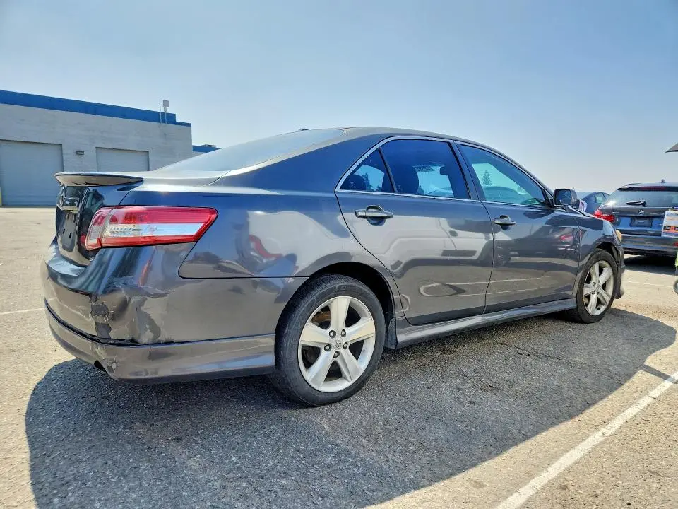 2011 TOYOTA CAMRY SE  