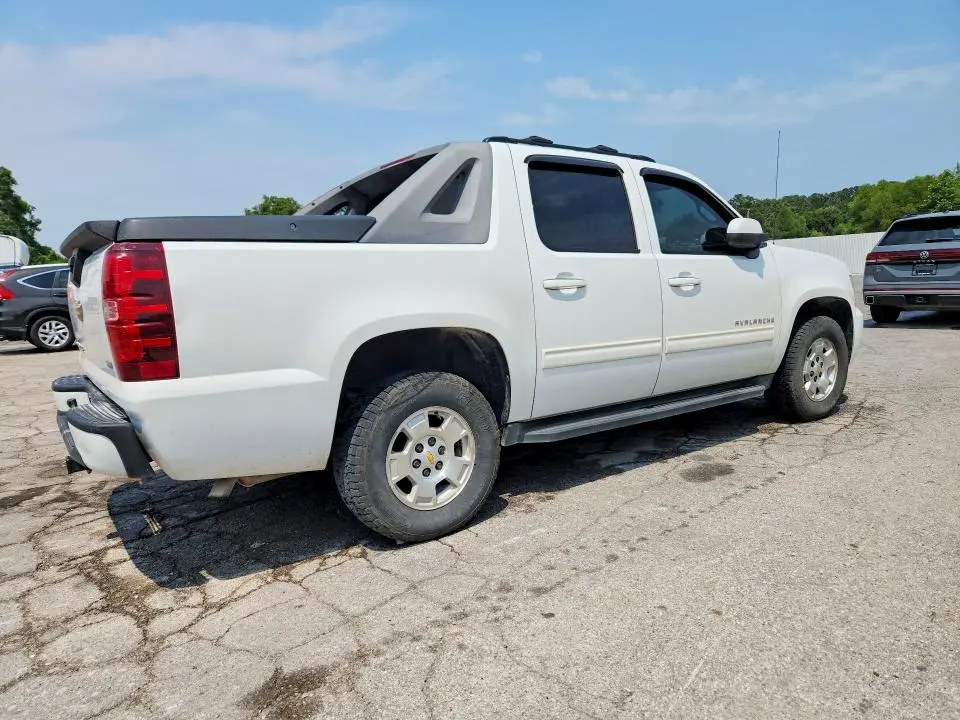 2011 CHEVROLET AVALANCHE LS  