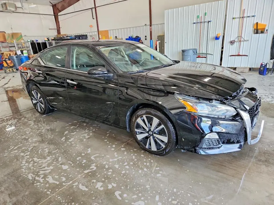 2022 NISSAN ALTIMA SV  