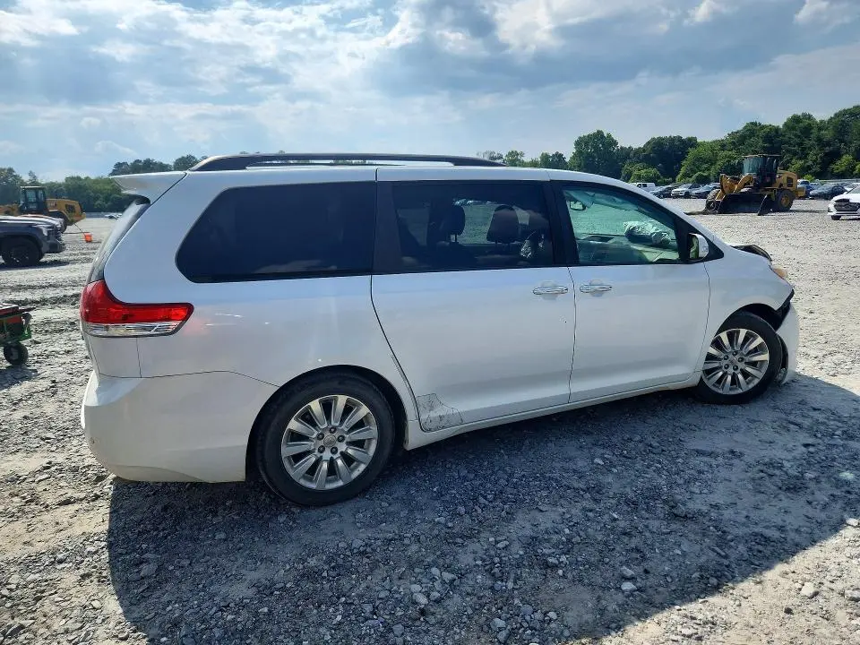 2014 TOYOTA SIENNA LIMITED 7-PASSENGER  