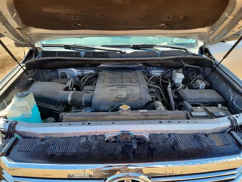 2017 TOYT TUNDRA SR5   