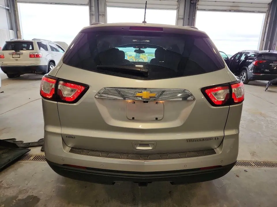 2015 CHEVROLET TRAVERSE LT  