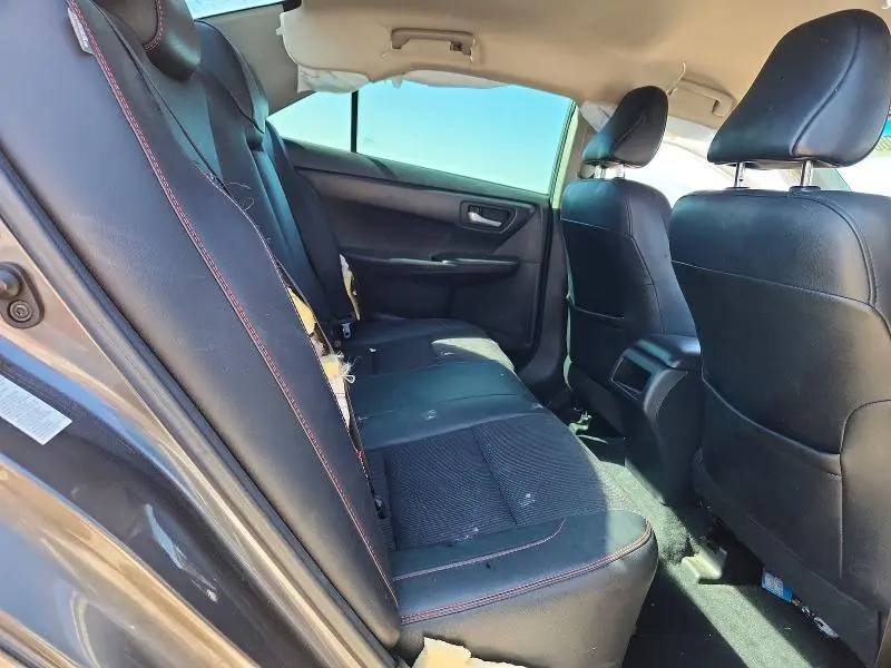 2016 TOYOTA CAMRY SE  