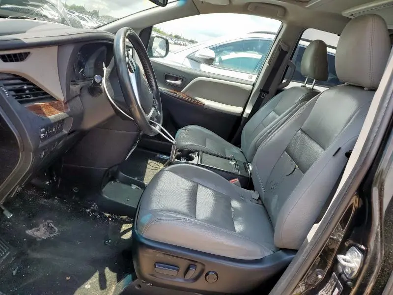 2015 TOYOTA SIENNA XLE  