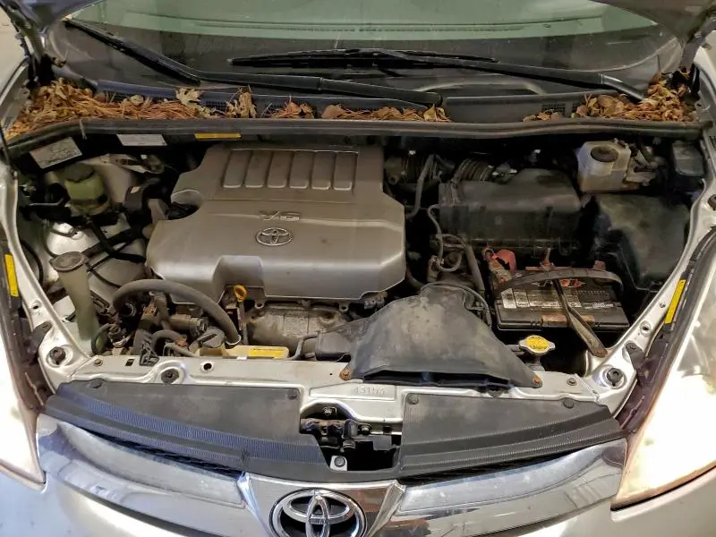 2010 TOYOTA SIENNA XLE  