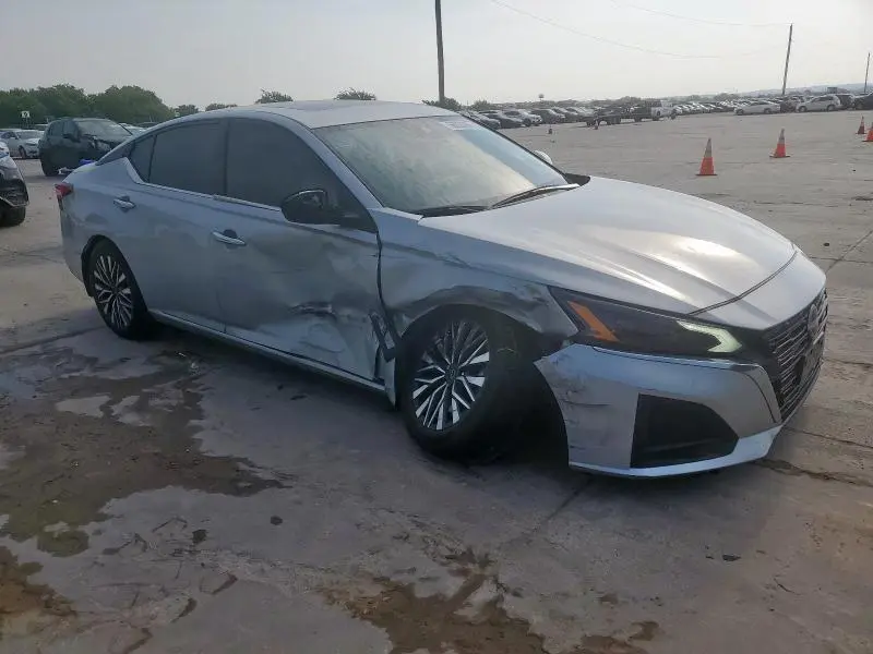2024 NISSAN ALTIMA SV  