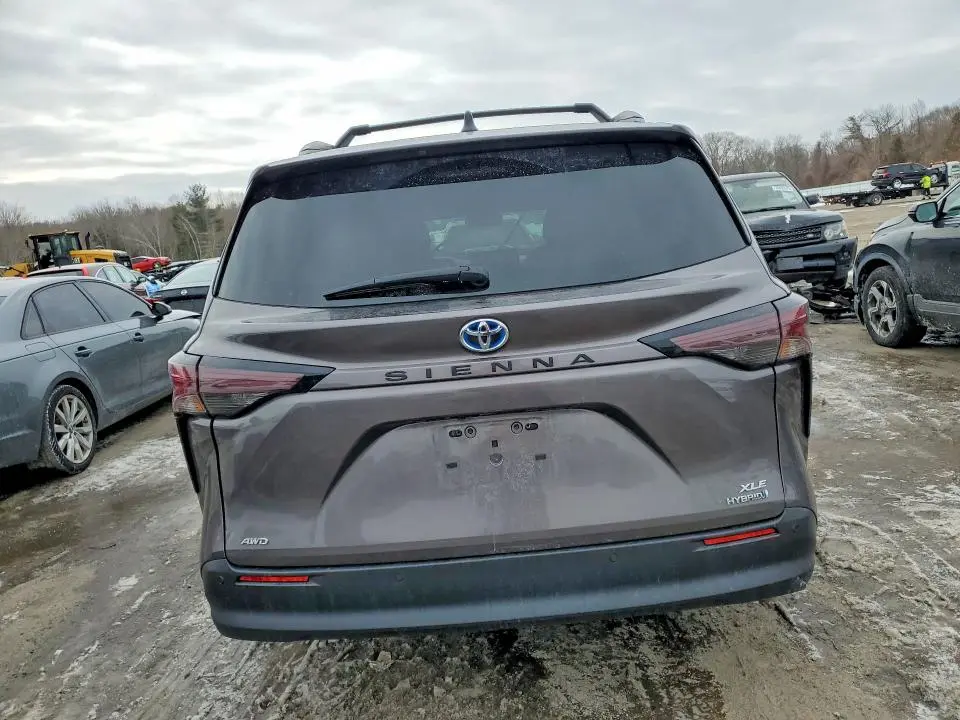 2023 TOYOTA SIENNA XLE 7-PASSENGER  