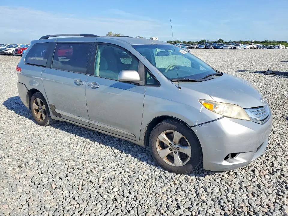 2014 TOYOTA SIENNA LE  