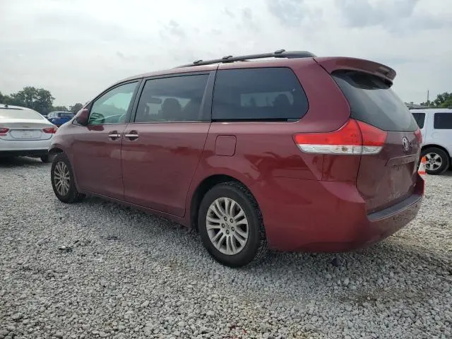 2013 TOYOTA SIENNA XLE  