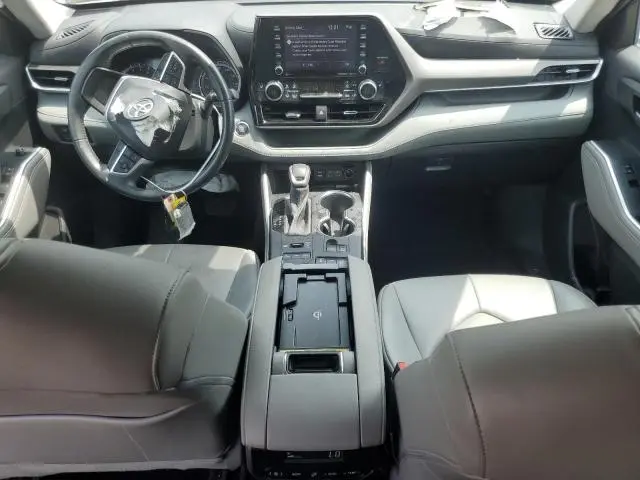 2022 TOYOTA HIGHLANDER XLE  