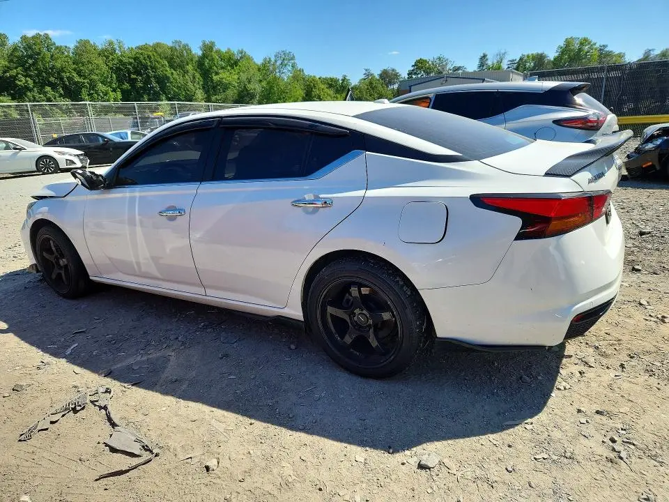 2023 NISSAN ALTIMA SV  