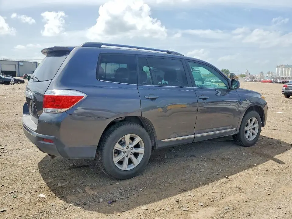 2011 TOYOTA HIGHLANDER SE  
