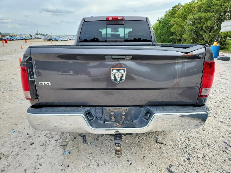 2016 RAM 1500 SLT  