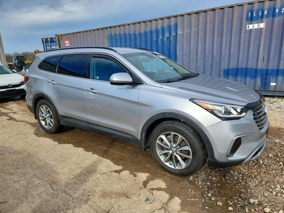 2017 HYUNDAI SANTA FE SE  