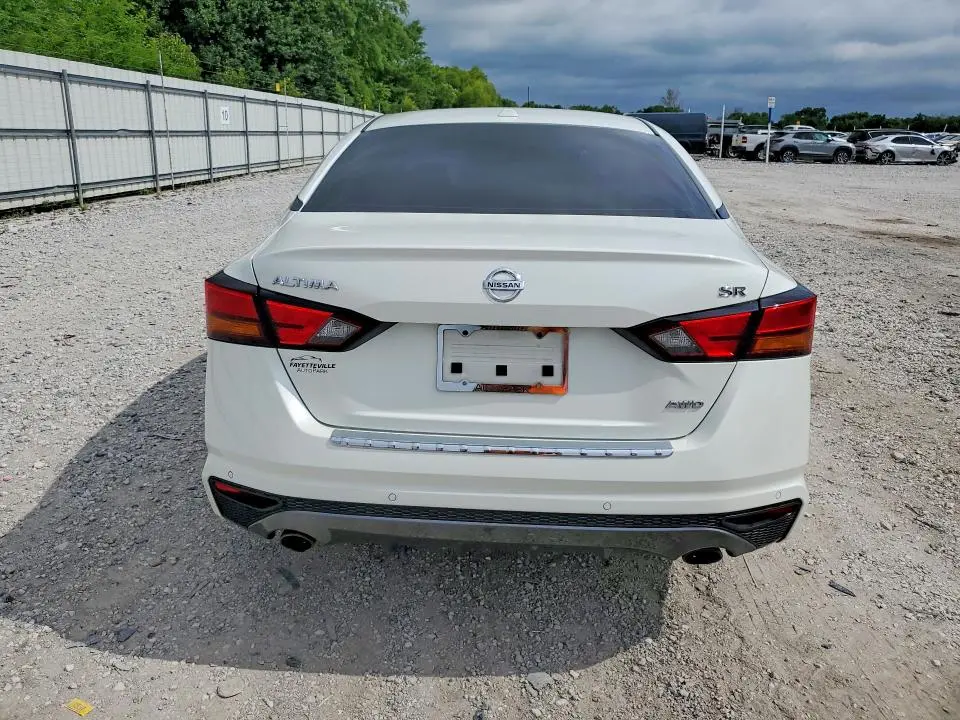 2022 NISSAN ALTIMA SR  