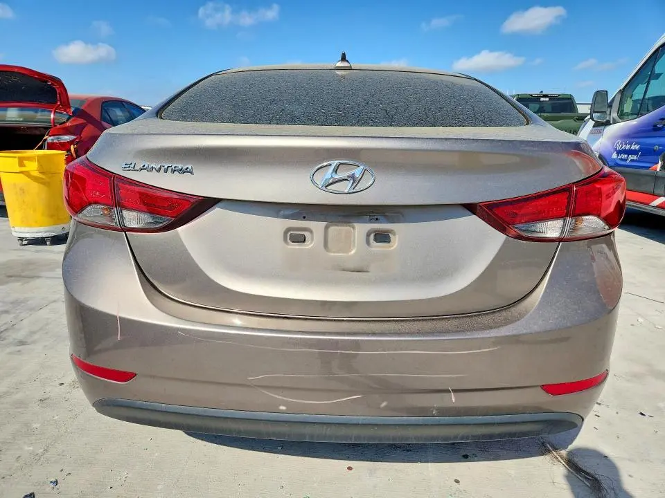 2016 HYUNDAI ELANTRA SE  