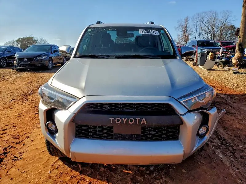 2023 TOYOTA 4RUNNER SE  