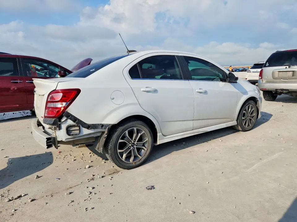 2019 CHEVROLET SONIC LT  