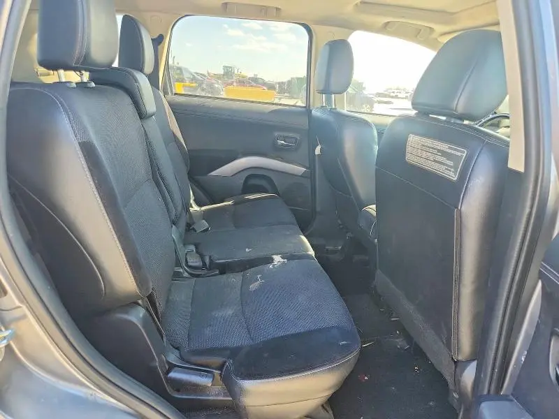 2013 MITSUBISHI OUTLANDER SE  