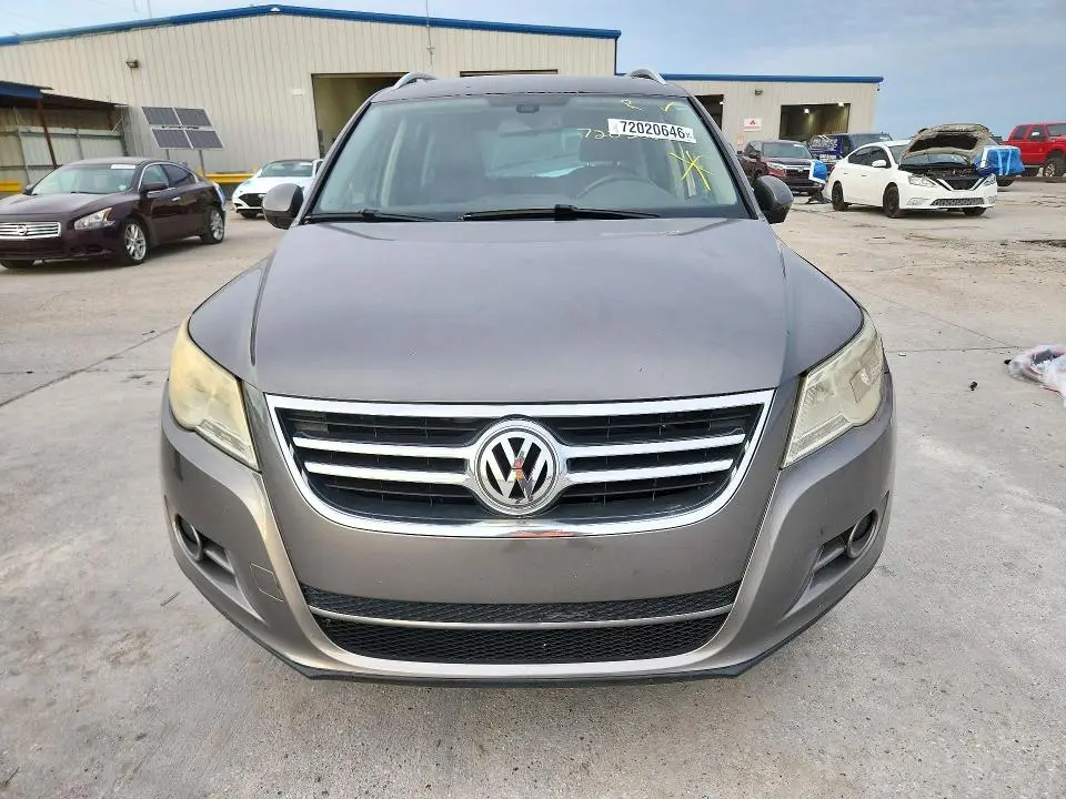 2011 VOLKSWAGEN TIGUAN S  