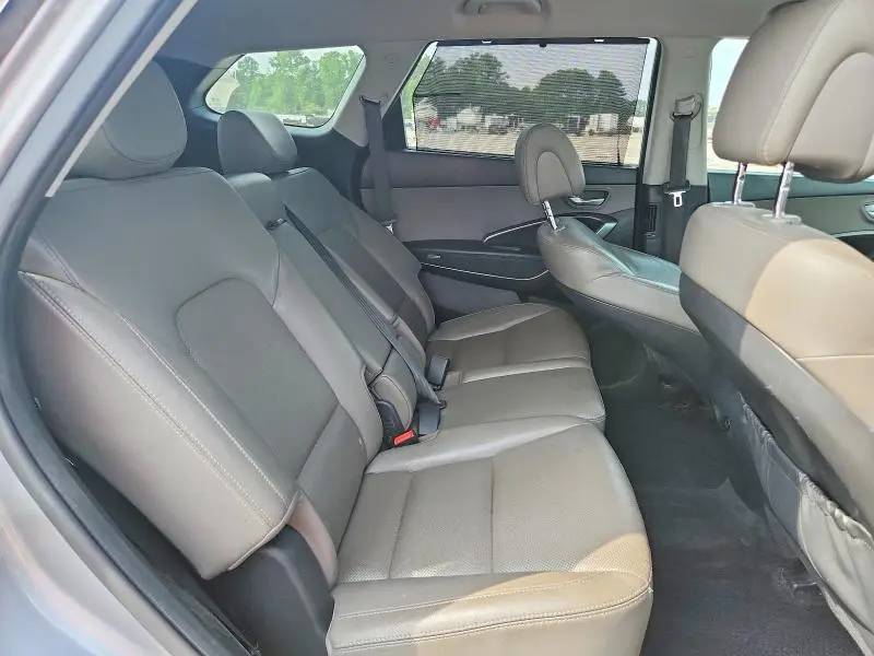 2018 HYUNDAI SANTA FE SE  
