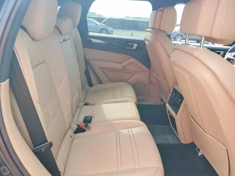 2021 PORSCHE CAYENNE   