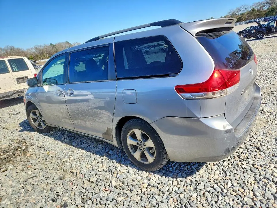 2014 TOYOTA SIENNA LE  