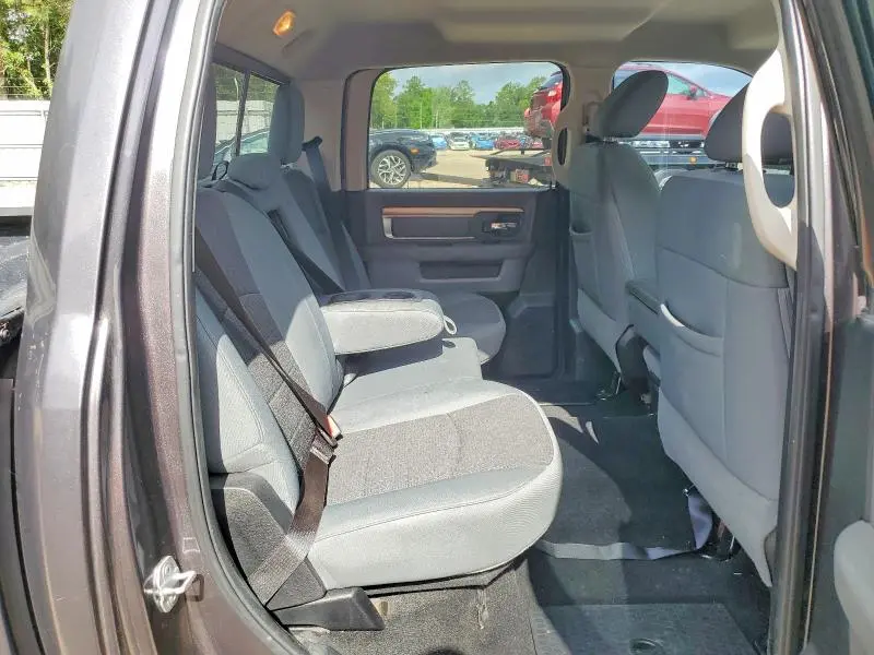 2015 RAM 1500 SLT  