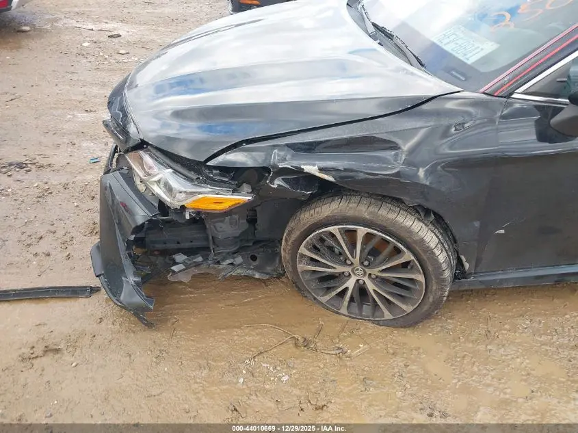 2018 TOYOTA CAMRY SE