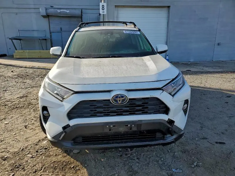 2021 TOYOTA RAV4 XLE  