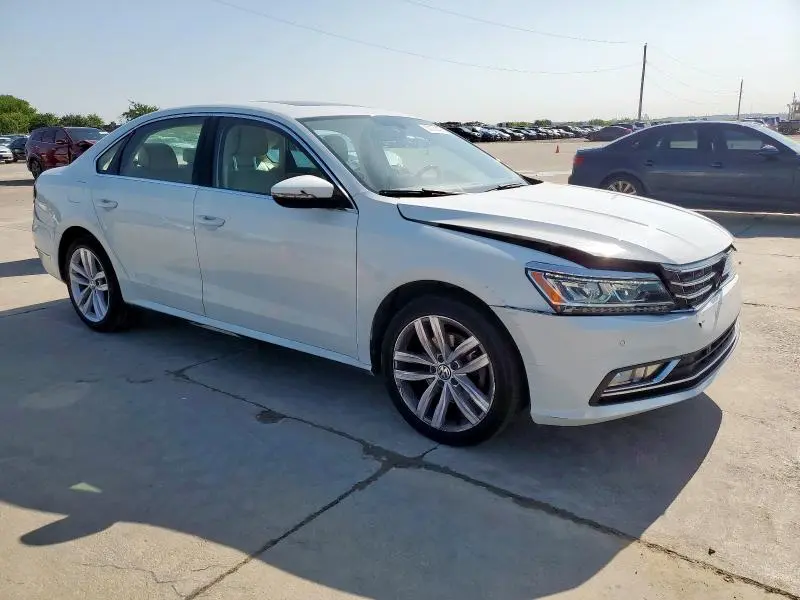 2018 VOLKSWAGEN PASSAT SE  