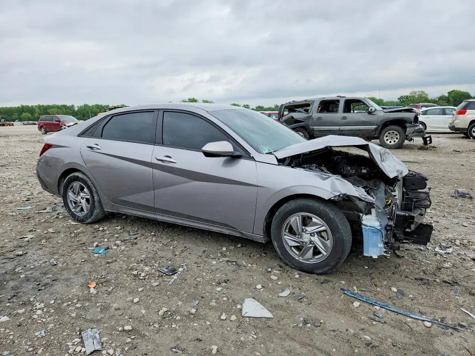 2024 HYUNDAI ELANTRA SE  