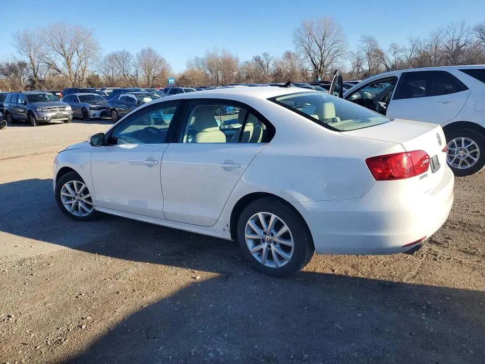 2013 VOLKSWAGEN JETTA SE  