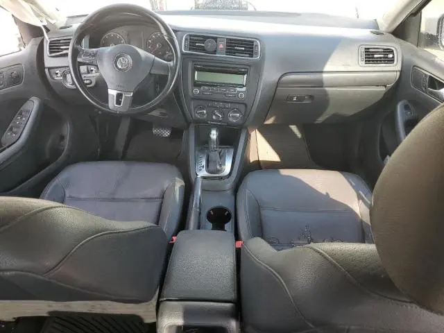 2011 VOLKSWAGEN JETTA SE  