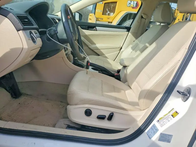 2013 VOLKSWAGEN PASSAT SE  