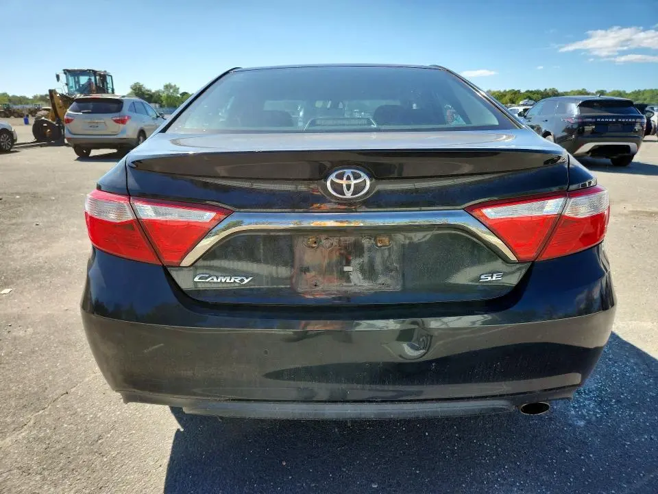 2016 TOYOTA CAMRY SE  