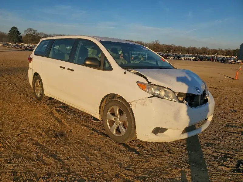 2014 TOYOTA SIENNA   