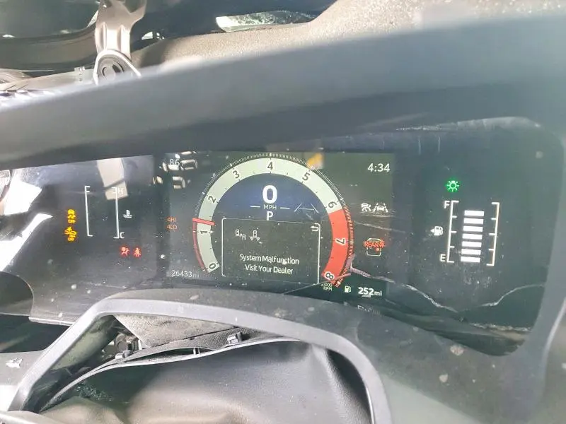 2025 TOYOTA 4RUNNER SR5  