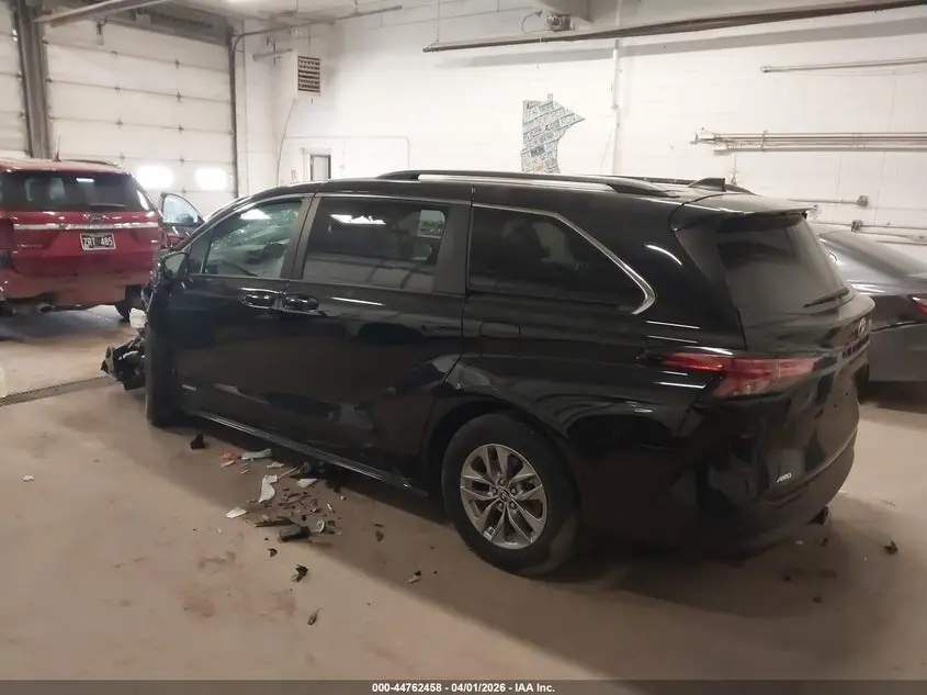 2021 TOYOTA SIENNA LE