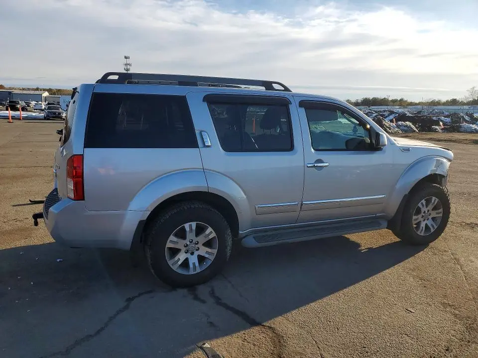 2011 NISSAN PATHFINDER S  