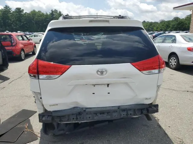 2011 TOYOTA SIENNA XLE  